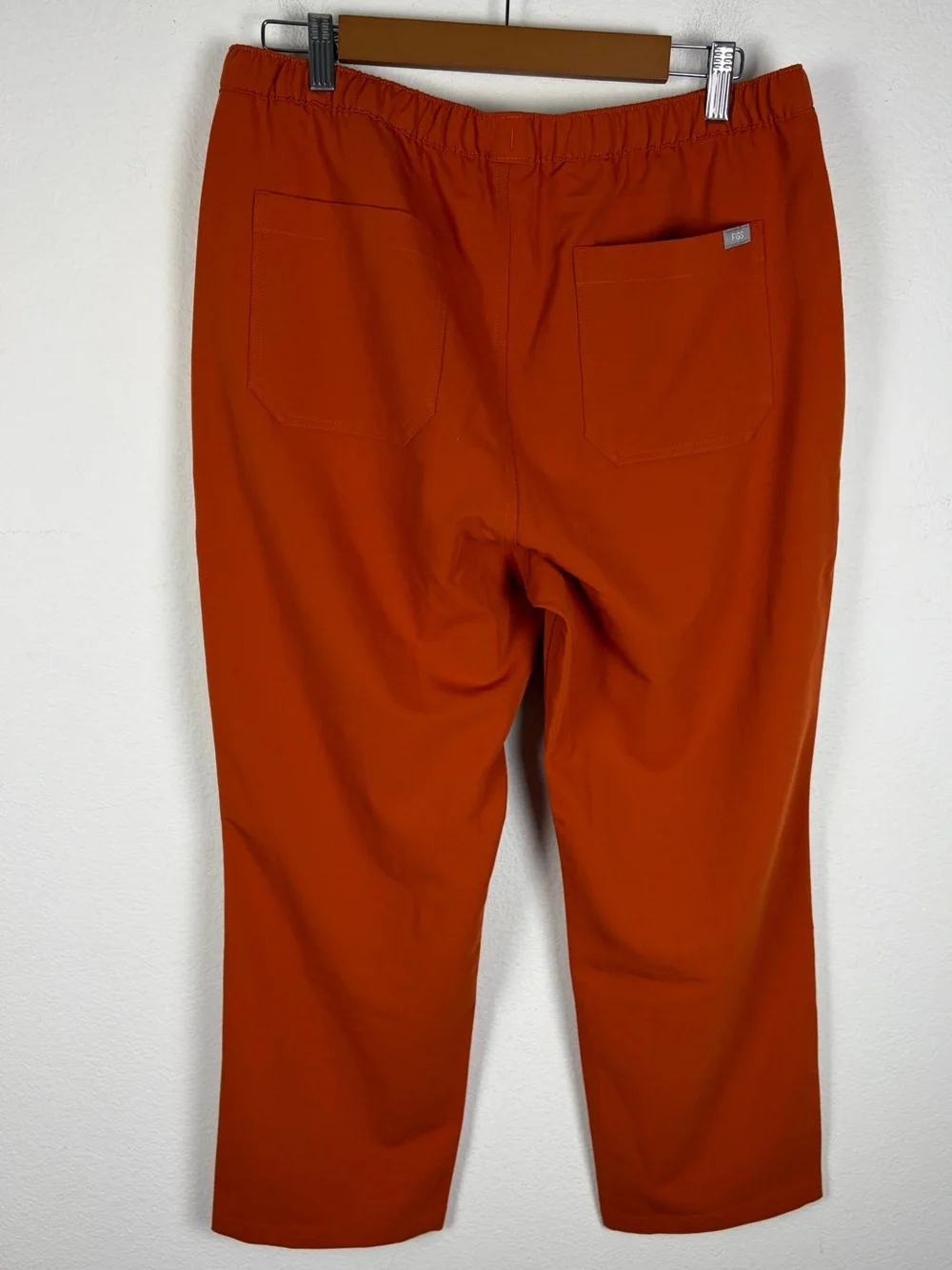 Figs Pisco Straight Leg Scrub Pant Men’s Large Short NWT Rust Orange